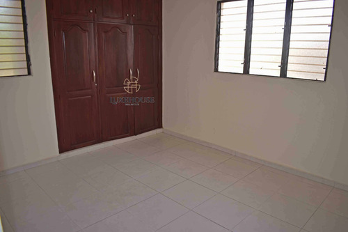 Imagen 7 de 16 de Amplio Pent-house De 250 Mtrs Con Jacuzzi. Revestido En Caoba En Sala, Estar, Comedor Y Habitación Principal. Con Excelente Ubicación Cerca De Supermercados, Ferreterías, En La Moraleja (eaa-003)