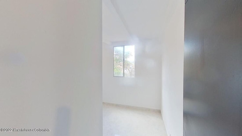 Imagen 8 de 16 de Vendo Apartamento En Pajarito(medellin) C.m 23-549