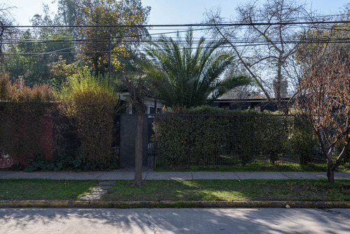 Casa Renovada Y Gran Terreno En Ñuñoa