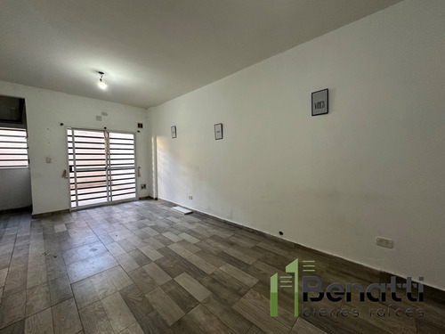Dpto 2 Amb En Alquiler En Planta Baja Con 2 Patios.