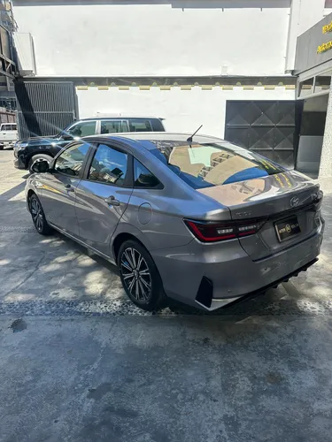 Toyota Yaris G Sedan Plata