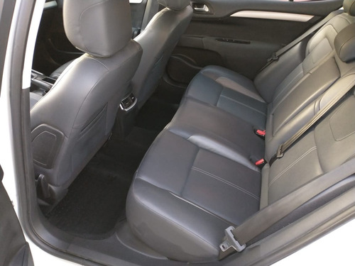 Imagen 12 de 16 de Citroen C4 Lounge Feel Pack 1.6 Hdi