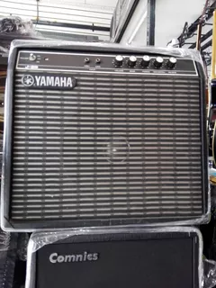 Amplificador Yamaha J25 300 Soles