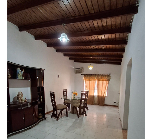 Casa En CĂșa, Urb. Santa Rosa