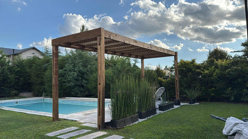 Venta De Excelente Casa. Barrio Santa Elena, Pilar Del Este