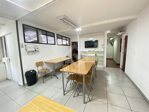 Casa En Venta De 6 Dorm. En Las Condes