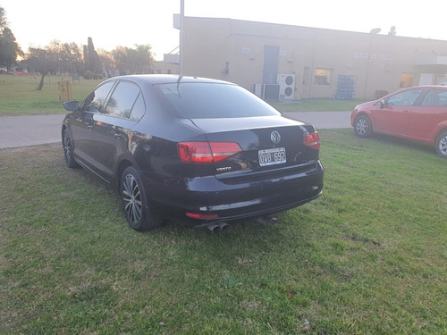 Imagen 5 de 8 de Volkswagen Vento 2015 2.5 Advance Plus 170cv Tiptronic