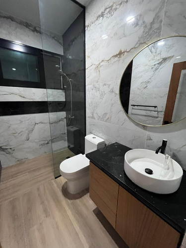 Casa De Lujo En Venta En Cerro Hermoso, Santiago - 2 Niveles, Piscina Y Marquesina Para 6 Vehículos - En Construccion