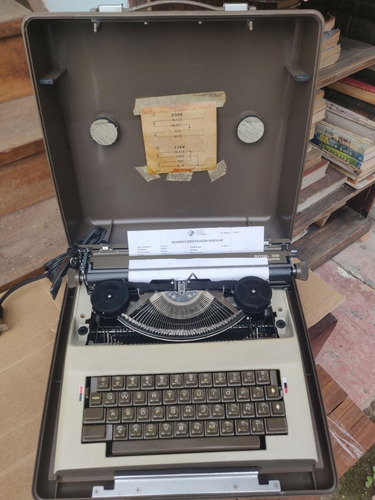 Imagen 1 de 1 de Antigua Maquina De Escribir Eléctrica Royal. Funciona.