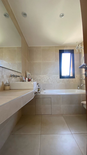 Imagen 6 de 19 de Casa En Barrancas De San Benito Country Club Chapadmalal Hermosa Para 4 Personas Con Parrilla Y Pileta Pequeña