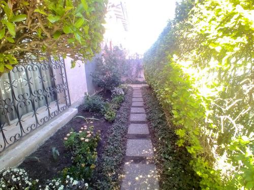 Solida Casa De Dos Pisos En Miraflores Bajo