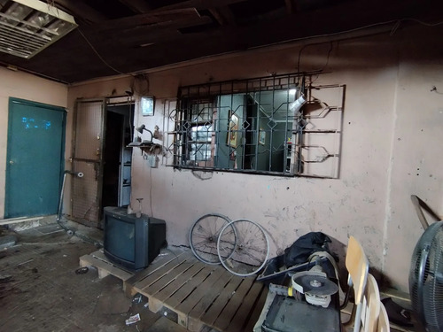 Se Vende Propiedad Comercial En Avenida Santa Rosa.