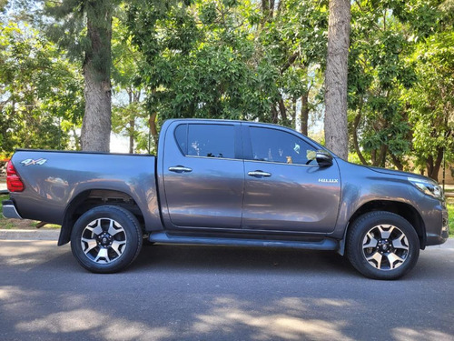 Imagen 5 de 16 de Toyota Hilux 2019 2.8 Cd Srx 177cv 4x4