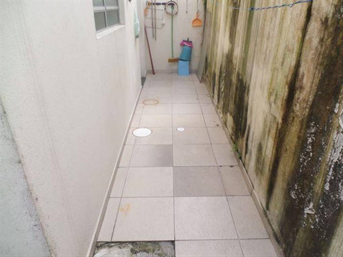 Imagem 27 de 30 de Sobrado Semi Novo Em São Vicente Com 02 Dormitorios E Quintal Em Condominio Bem Localizado - Hm2047