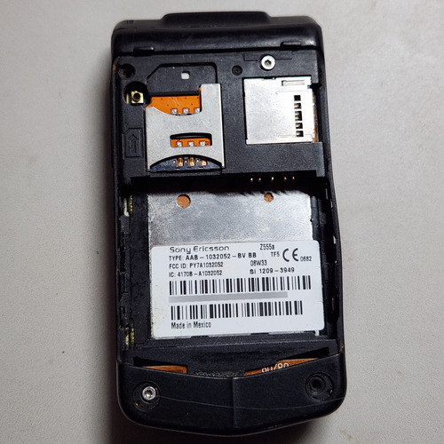 Sony Ericsson Z555 Para Piezas O Revisar,! Leer Descripcion! , Celular Clásico Retro Colección Basico Cartera W600 W580 W705 W700 W800 W810 W950 W150 Negro (Usado)