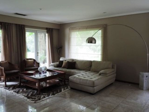 Excelente Casa En 409 E/ 132 Bis Y 134 Villa Elisa