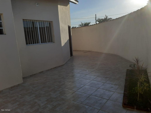 Imagem 1 de 7 de Casa Para Venda Em Itanhaém, Jardim Itapel, 2 Dormitórios, 1 Suíte, 1 Banheiro, 3 Vagas - It687_2-1211183
