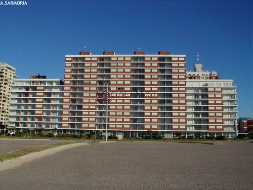 Imagen 21 de 23 de Primera Parada Frente Al Mar - Punta Del Este Brava