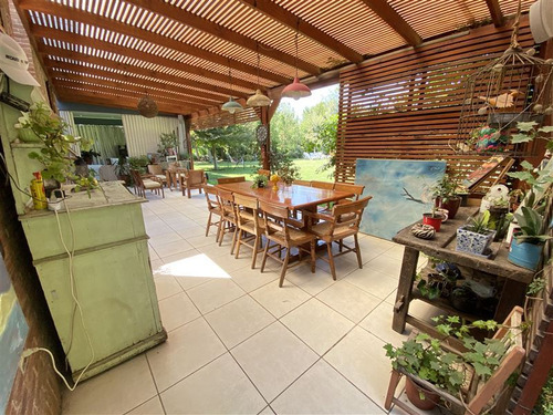 Casa En Venta De 5 Dorm. En Colina