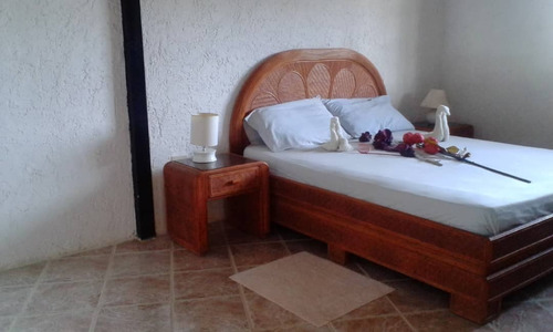 Imagen 8 de 15 de Excelente Oportunidad Casa/ Edificio Con Vista Al Mar Y Montaña. Total 8 Apartamentos Y 1000m2 Terreno. Venta Dueño Directo. Residencias (o Hotel) Uvas Del Mar.