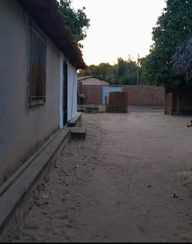 Vendo Casa Com 9 Cômodos, Escritura, Terreno 2270 M2.