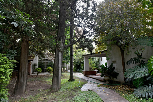 Imponente Casa De Estilo Con Enorme Parque, Pileta Y Quincho