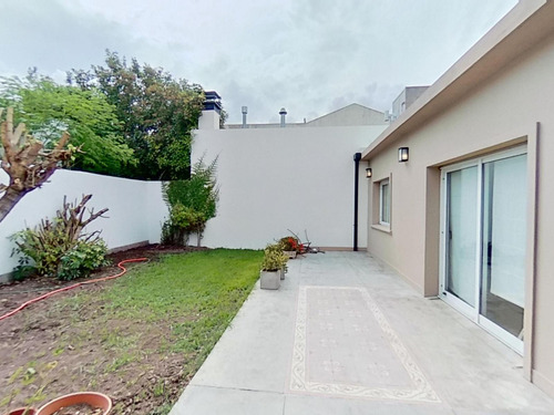 Casa De 2 Dormitorios En Manuel B Gonnet