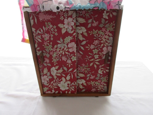 Imagen 3 de 4 de Cama Marinera Y Ropero De Madera Para Barbie Con Accesorios