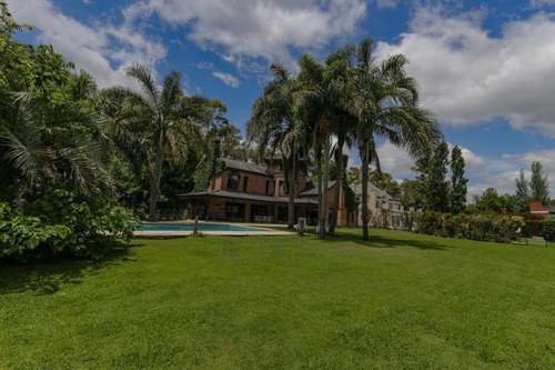 Casa En Venta - 4 Dormitorios 4 Baños - 370mts2 - Manuel B. Gonnet