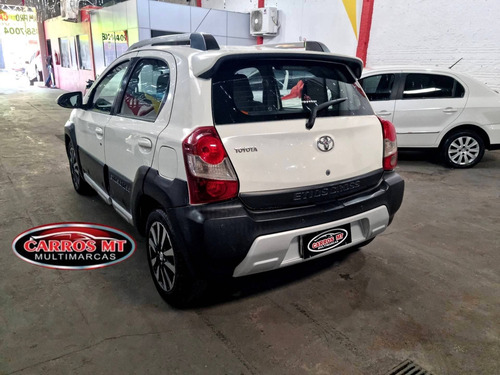 Imagem 2 de 8 de Toyota Etios Cross 1.5 16v Flex 4p Manual
