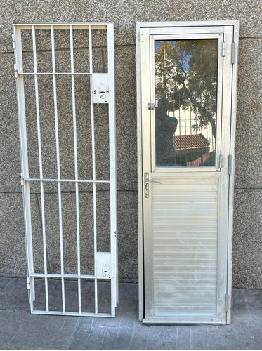 Puerta De Aluminio Con Ventana Y Mosquitero Y Reja De Hierro