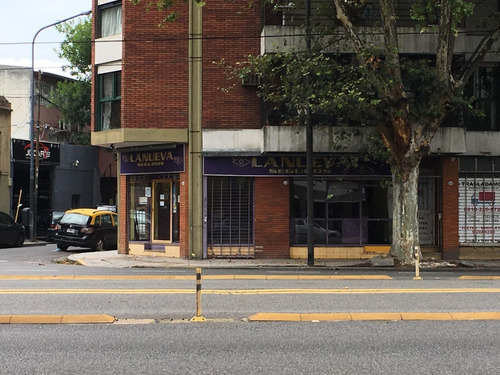 Imagen 3 de 19 de Muy Lindo Local En Esquina Sobre Juan B Justo