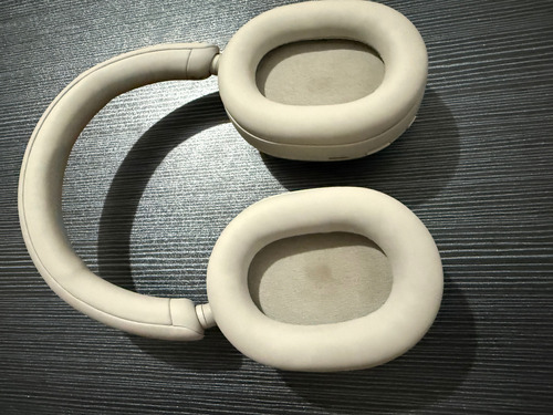Audífonos Inalámbricos Sony Wh-1000xm5, Color Blanco Plateado (Usado)