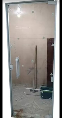 Vendo Porta De Vidro Semi-nova, Pronta Pra Usar .