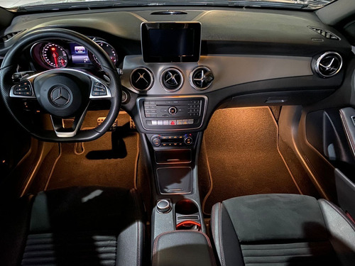 Imagen 12 de 15 de Mercedes Benz Gla 250 Sport 2018 Negro