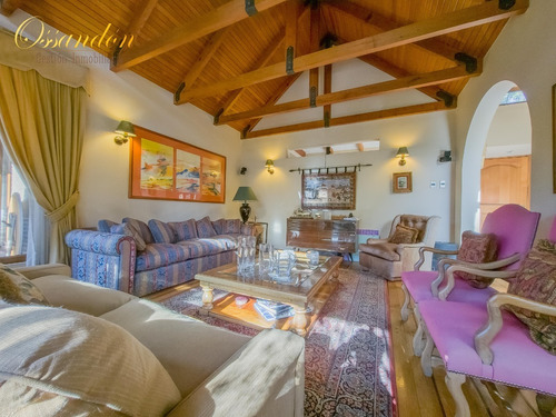 Imagen 8 de 30 de Excelente Casa Ubicada En Zona De Quinchamalí. Las Condes.