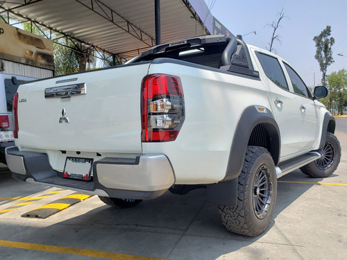 Extensiones Fangueras Con Led Mitsubishi L200 2019-2023