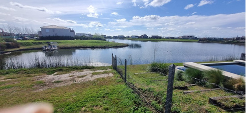 Espectacular Lote En Barrio Muelles, Puertos Del Lago.