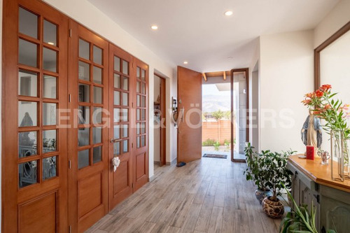 Casa Casi Nueva En Condominio De Piedra Roja