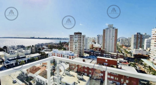 Venta De Apartamento De Dos Dormitorios Con Dos Baños En El Corazón De La Península, Torre Con Servicios