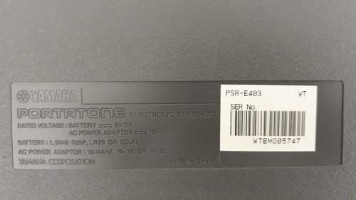 Teclado Musical Yamaha Psr E-403 61 Teclas Prateado (Usado)