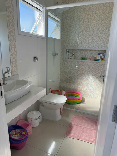 Casa Em Condomínio Com 3 Suítes