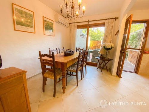 Casa En Cantegril- Ref: 1335