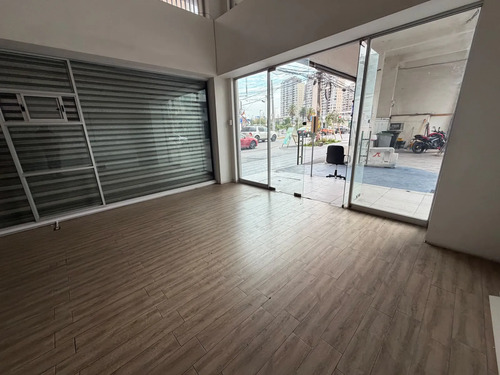Local Comercial En Independencia (plaza Chacabuco)