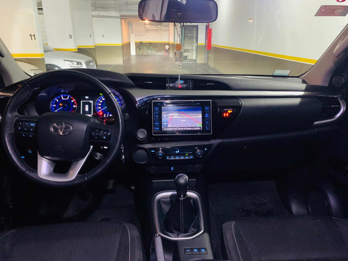 Imagen 7 de 16 de Toyota Hilux 2019 2.8 Cd Srv 177cv 4x2