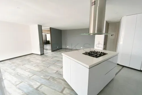 Apartamento En Arriendo En Los Rosales. Cod A3403