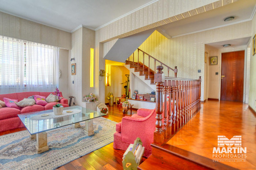Casa En Venta En Martinez 5 Amb Con Cochera