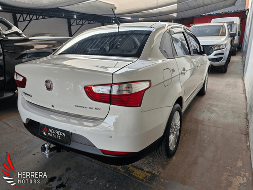 Fiat Grand Siena 1.6 16v Essence Flex Dualogic 4p