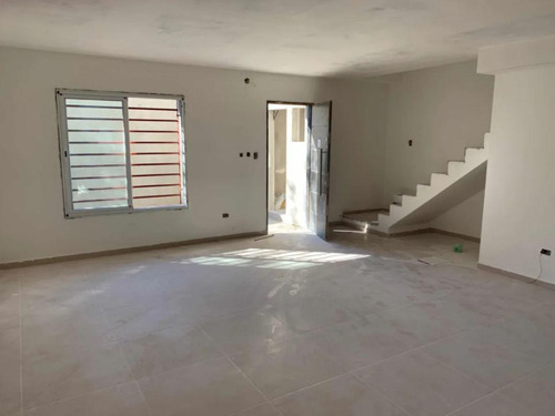 Casa En Venta - 3 Dormitorios 2 Baños - 115mts2 - Lomas De Zamora