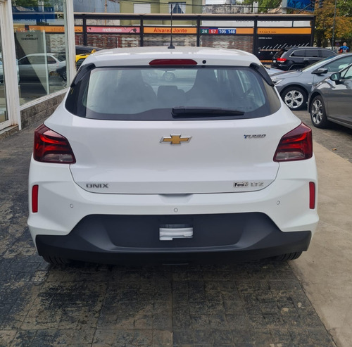 Imagen 6 de 19 de Nuevo Chevrolet Onix Ltz 2023 1.0 Turbo Automatico 0km Smar5